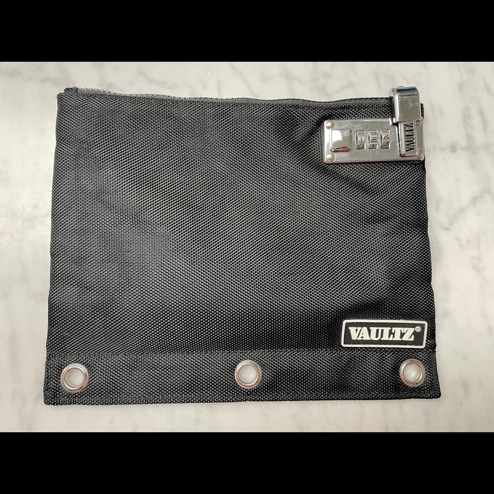 Vaultz Locking Binder Pouch